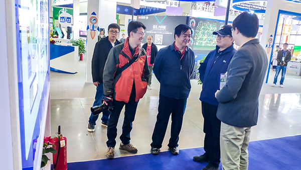 趙副市長(右二)郭局長(右三)馬處長(右四)