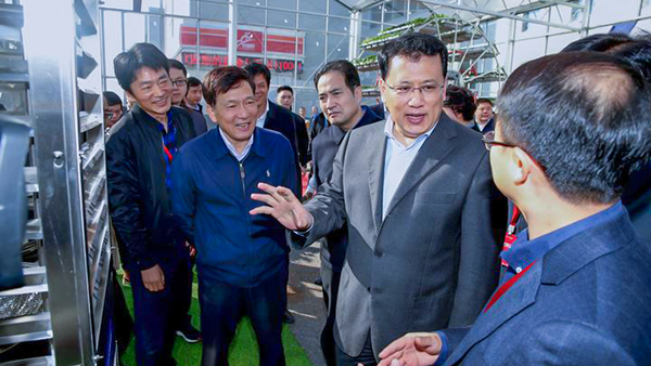 浙江省省長袁家軍關心浙江省農業信息化建設并托普云農智能測報設備十分看好。