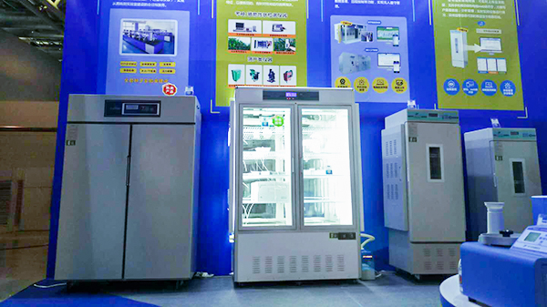 �������r�W���B��