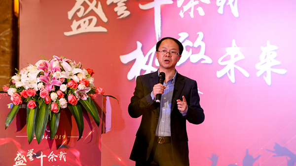 托普云農(nóng)副總經(jīng)理朱旭華作總結(jié)報告