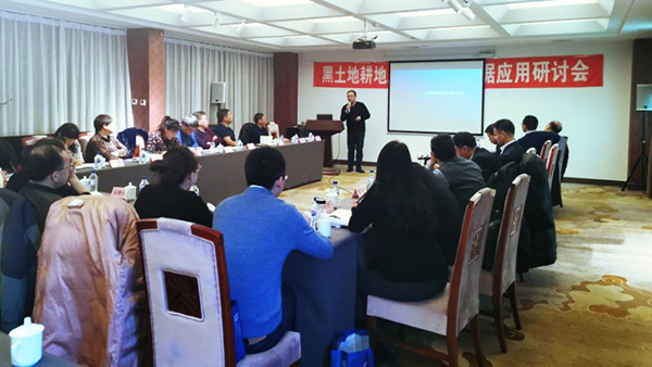 托普云農副總經理錢鵬在會上發言