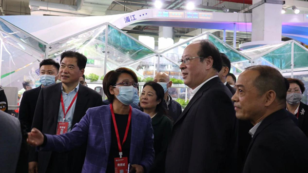     �����r(n��ng)����(hu��)չʾ�ĳ���(j��)�r(n��ng)��(ch��ng)�������ѷNֲ�O(sh��)ʩ���ĸ߶��w�F(xi��n)������(j��)�r(n��ng)��(ch��ng)���������r(n��ng)���c���O(sh��)���ԈD���R(sh��)�e���˹����ܼ��g(sh��)����ģ���(sh��)�F(xi��n)���a(ch��n)���ӹ����}��(ch��)���N��һ�w����(sh��)�ֹ���ģʽ��̽�������������a(ch��n)�������޼�/��ժ�����ܷ֒���������ص��ǻۈ�(ch��ng)���������я����L(zh��ng)���N�۵�ȫ�a(ch��n)�I(y��)��ṩ��(sh��)�ֻ������ܻ��ӳ֣�������a(ch��n)����Ч�ʡ�