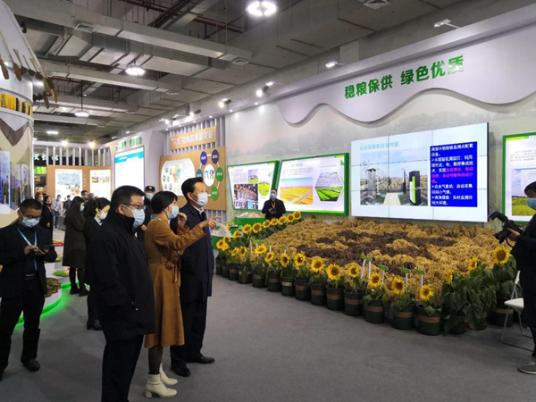 ��ʮ����ȫ������������(hu��)�A�Sί�T��(hu��)ί�T���x�ҡ��㽭ʡ�r(n��ng)�I(y��)�r(n��ng)��d�d�L(zh��ng)��ͨ�ֵ��I(l��ng)��(d��o)һ�� ȡ�����a(ch��n)�Ƽ��������O(sh��)��r