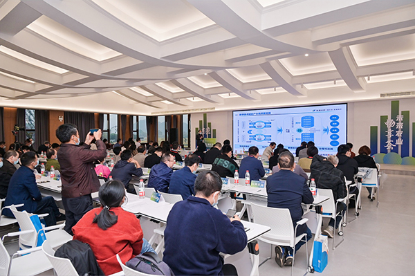 托普云農(nóng)智慧農(nóng)業(yè)研究院院長(zhǎng)朱旭華作經(jīng)驗(yàn)發(fā)布