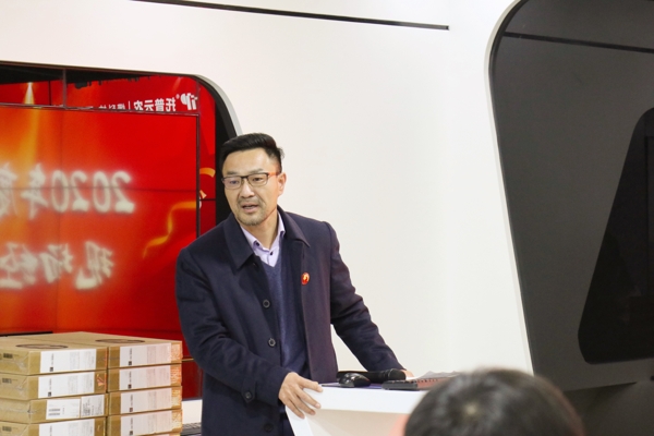 陳渝陽董事長與伙伴們進行分享