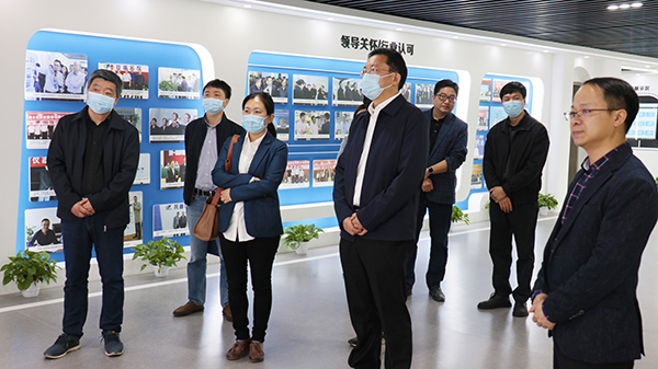 浙江省農業科學院黨委委員、副院長楊華一行參觀托普云農展廳